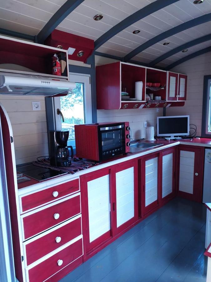 La Roulotte De Francine Guest House Chazeuil Eksteriør bilde
