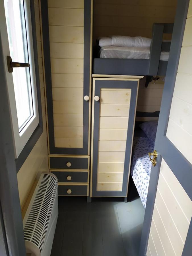 La Roulotte De Francine Guest House Chazeuil Eksteriør bilde