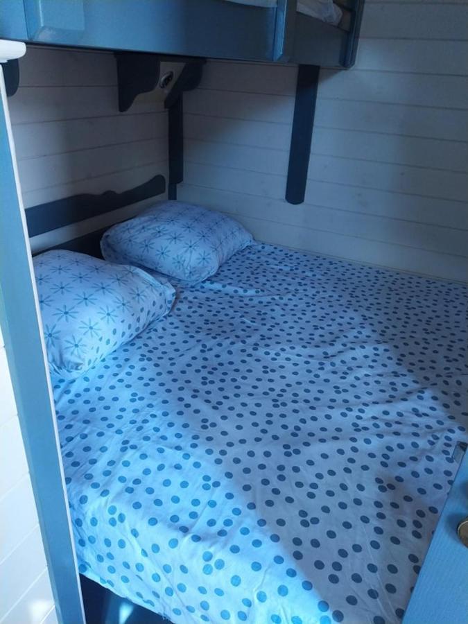 La Roulotte De Francine Guest House Chazeuil Eksteriør bilde
